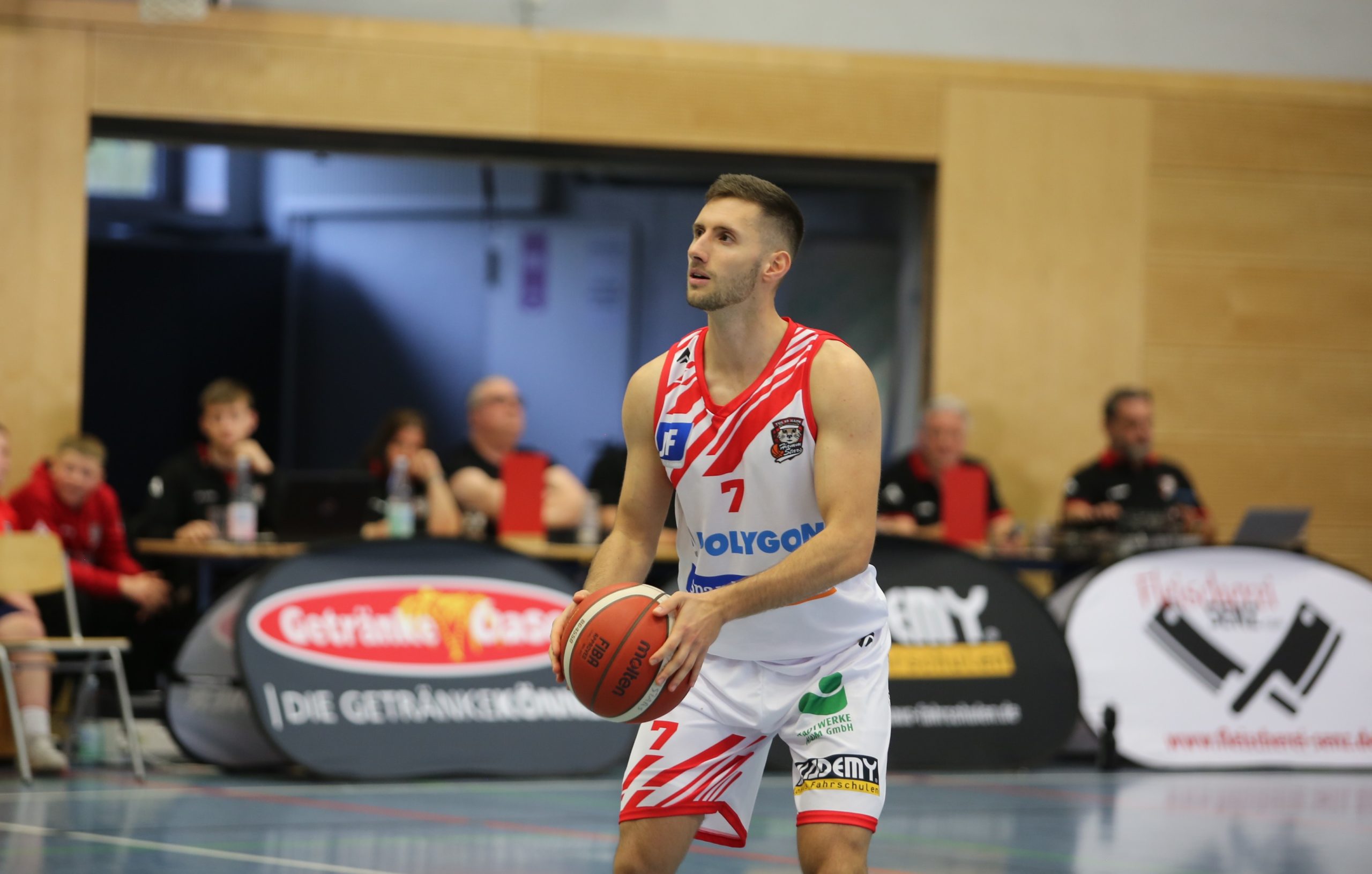 Spielervorstellung: Ronay Tymm bleibt ein HammStar – unser Verteidigungsminister verlängert!